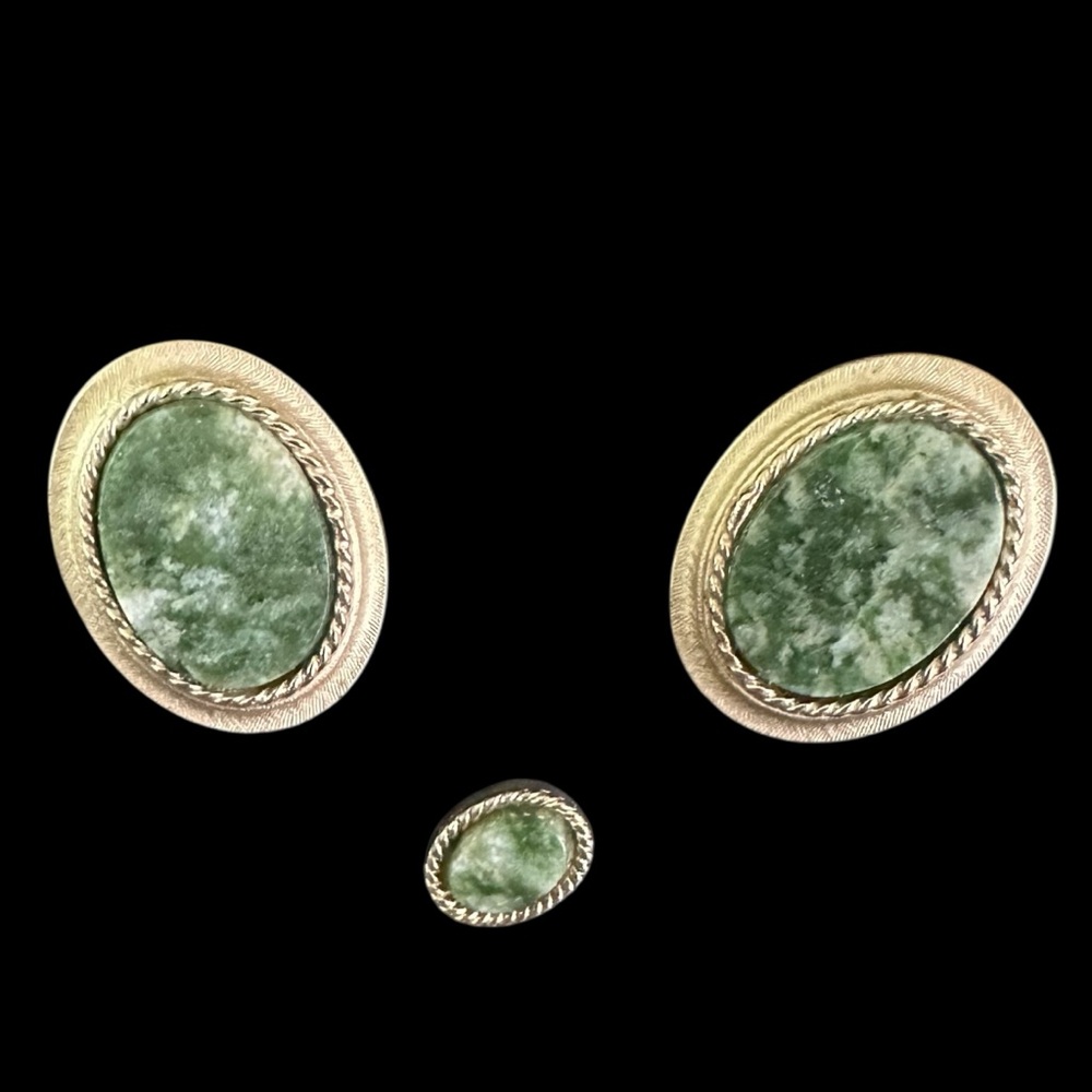SWANK Green stone and Gold Tie clip and a set of Cufflinks